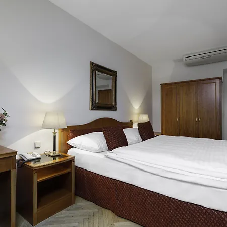 Patio Hotel 4*
